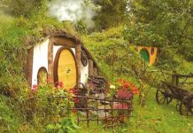 FANOUŠEK TOLKIENA SI V ORLICKÝCH HORÁCH POSTAVIL HOBITÍN