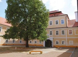 MĚSTO LITVÍNOV ZVE DO ZÁMKU VALDŠTEJNŮ