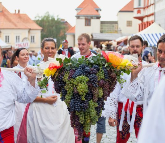 Třídenní slavnost vína a burčáku v Mikulově láká na hudební hvězdy i Václava IV.