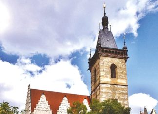 V PRAZE SE V ZIMĚ PŘIJĎTE ZAHŘÁT NA KARLÁK NA NOVOMĚSTSKOU RADNICI!