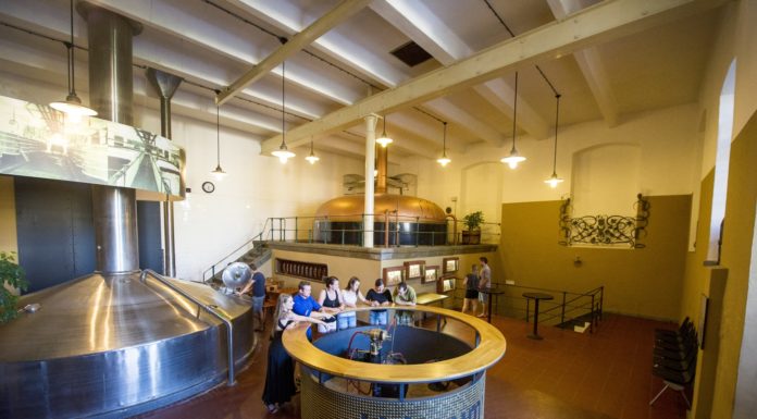 Na pivo vlakem – retro motoráčkem Kozel expres z Prahy až do pivovaru Velké Popovice