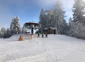 Skiareál Lipno hlásí výborné lyžařské podmínky a od pátku spouští večerní lyžování