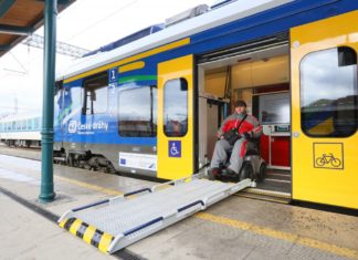 Do vlaků se vrací i cestující s handicapem, letos mají k dispozici rekordní počet bezbariérových spojů