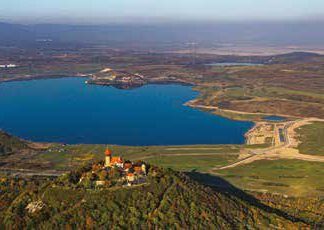 Jezero Most je mořem na severu