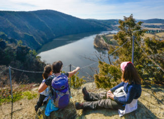 Pěší turistika ve středních Čechách, tradice a pochody