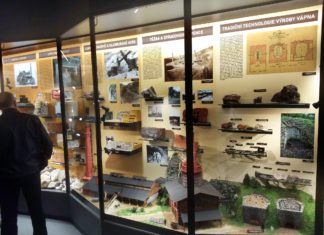 Nové návštěvnické středisko Chýnovské jeskyně má podobu historické výtopny lokomotiv