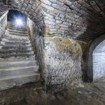 Plzeňské historické podzemí za svitu baterek (1)